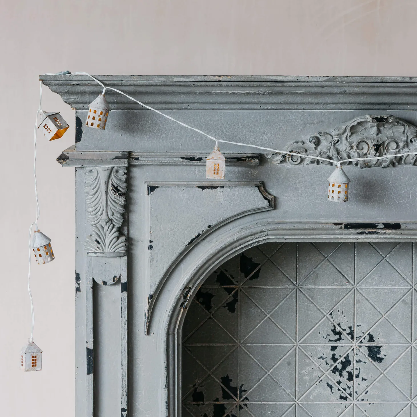 Antiqued Winter Village Garland
