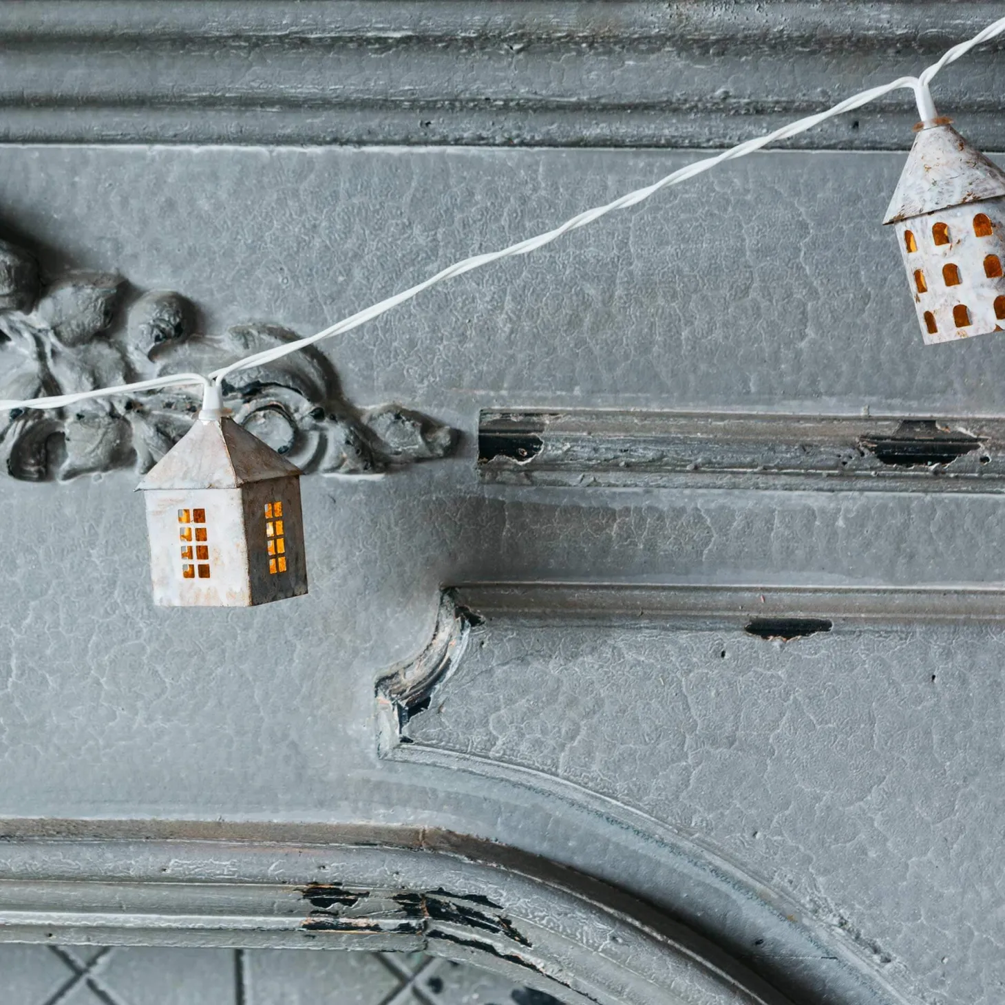 Antiqued Winter Village Garland