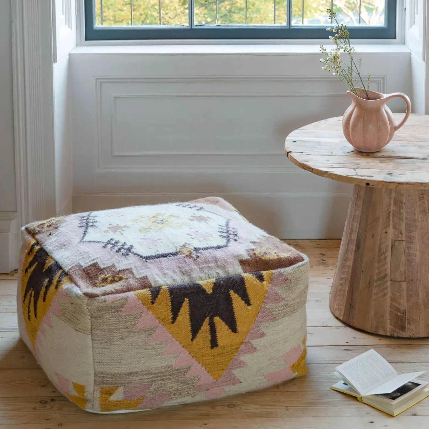 Asmee Pouffe