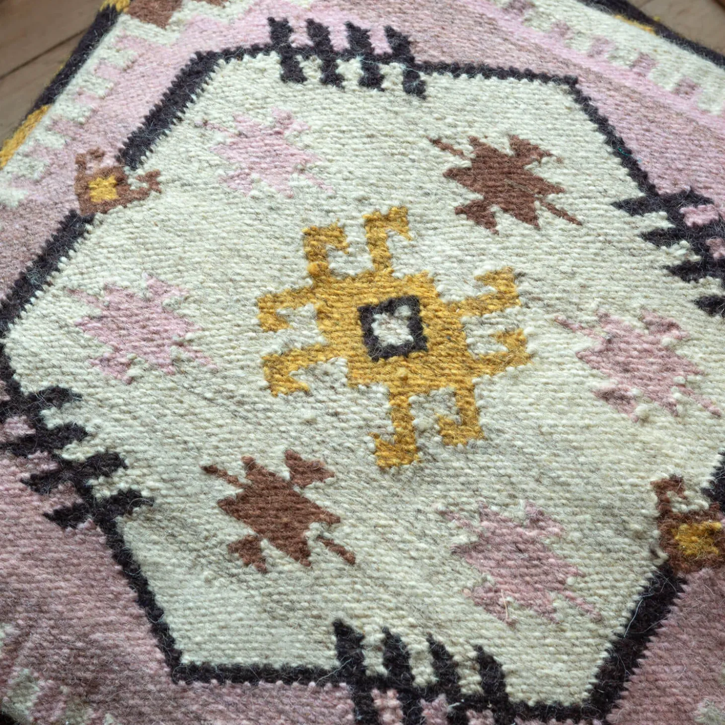 Asmee Pouffe