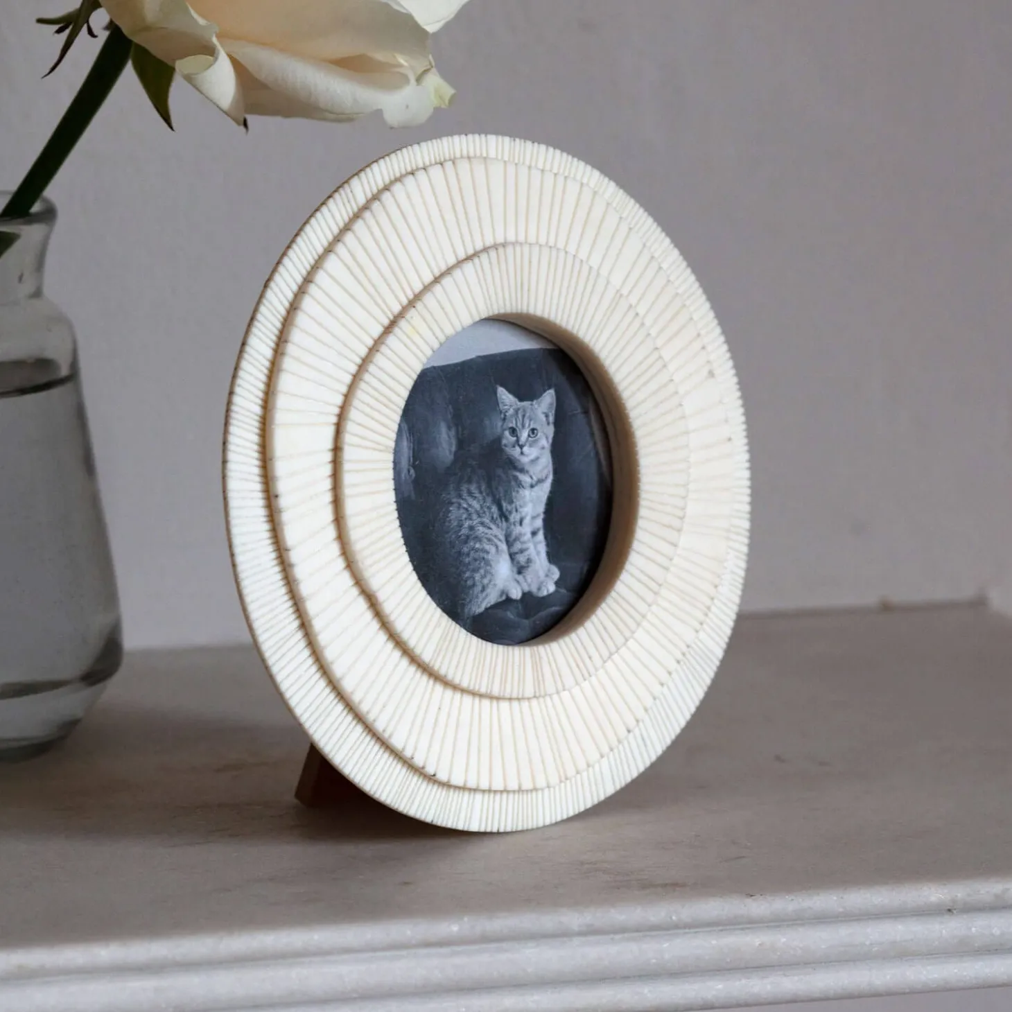 Ivory Round Layered Photo Frame