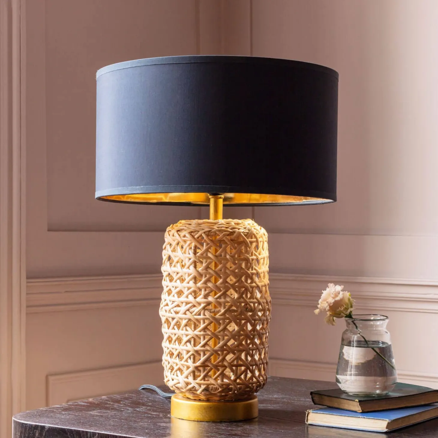 Lari Table Lamp