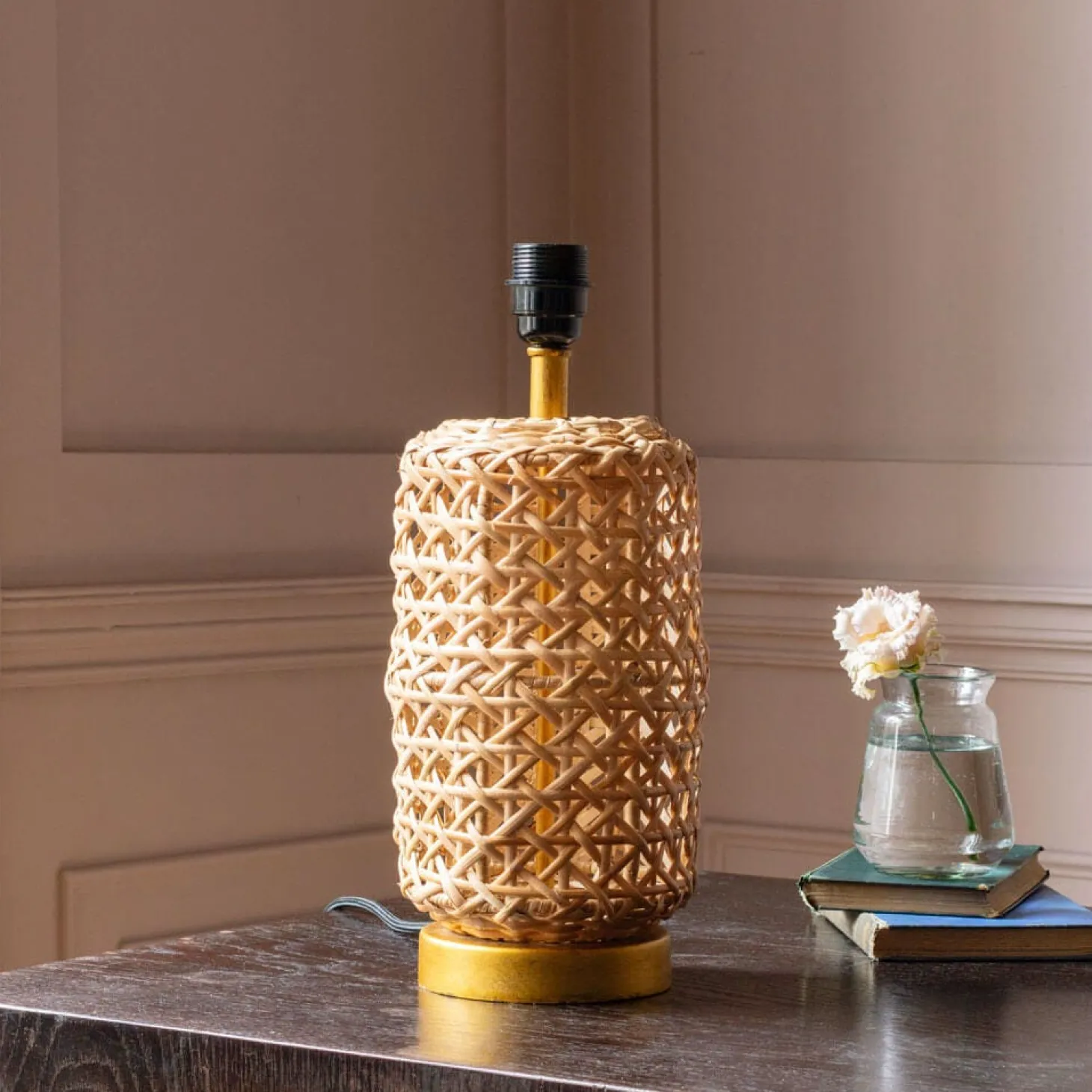 Lari Table Lamp