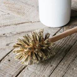 Loo Brush in Enamel Pot
