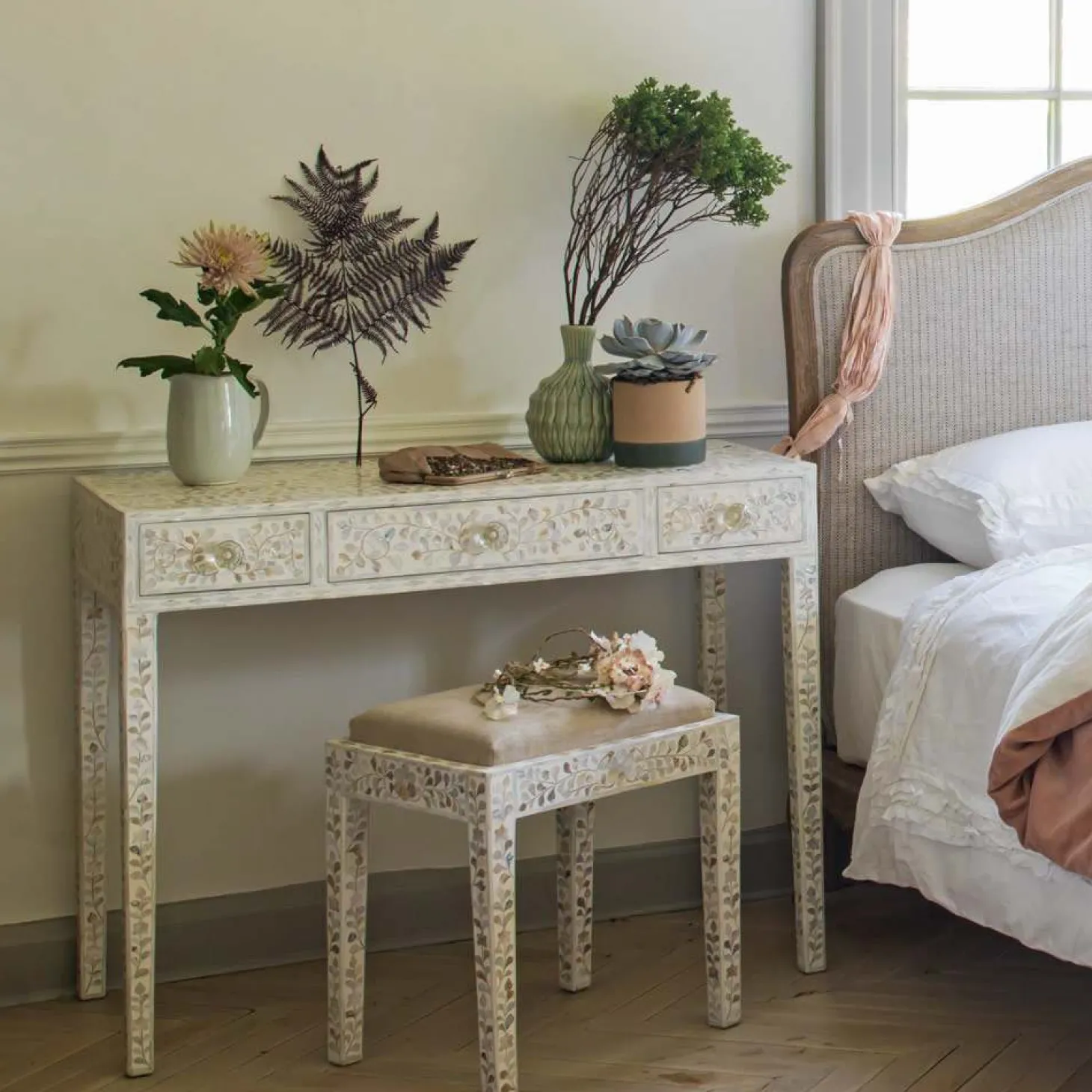Maxi White Mother of Pearl Dressing Table