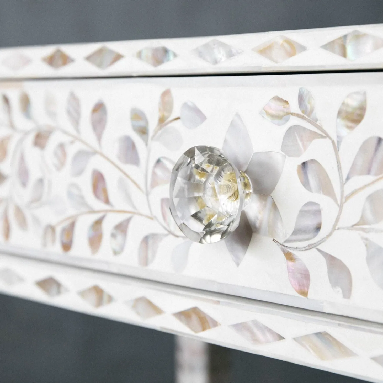 Maxi White Mother of Pearl Dressing Table
