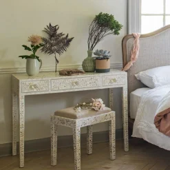 Maxi White Mother of Pearl Stool