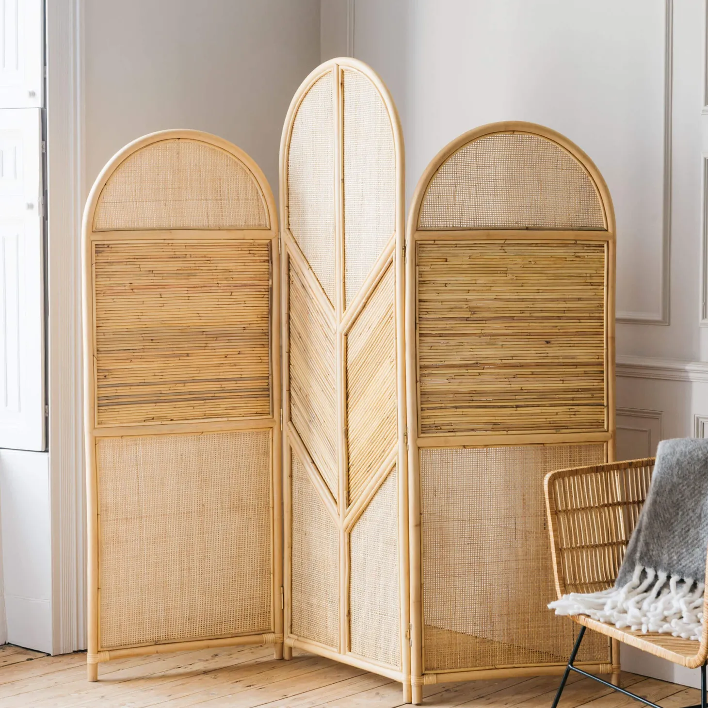 Natural Rattan Arched Screen