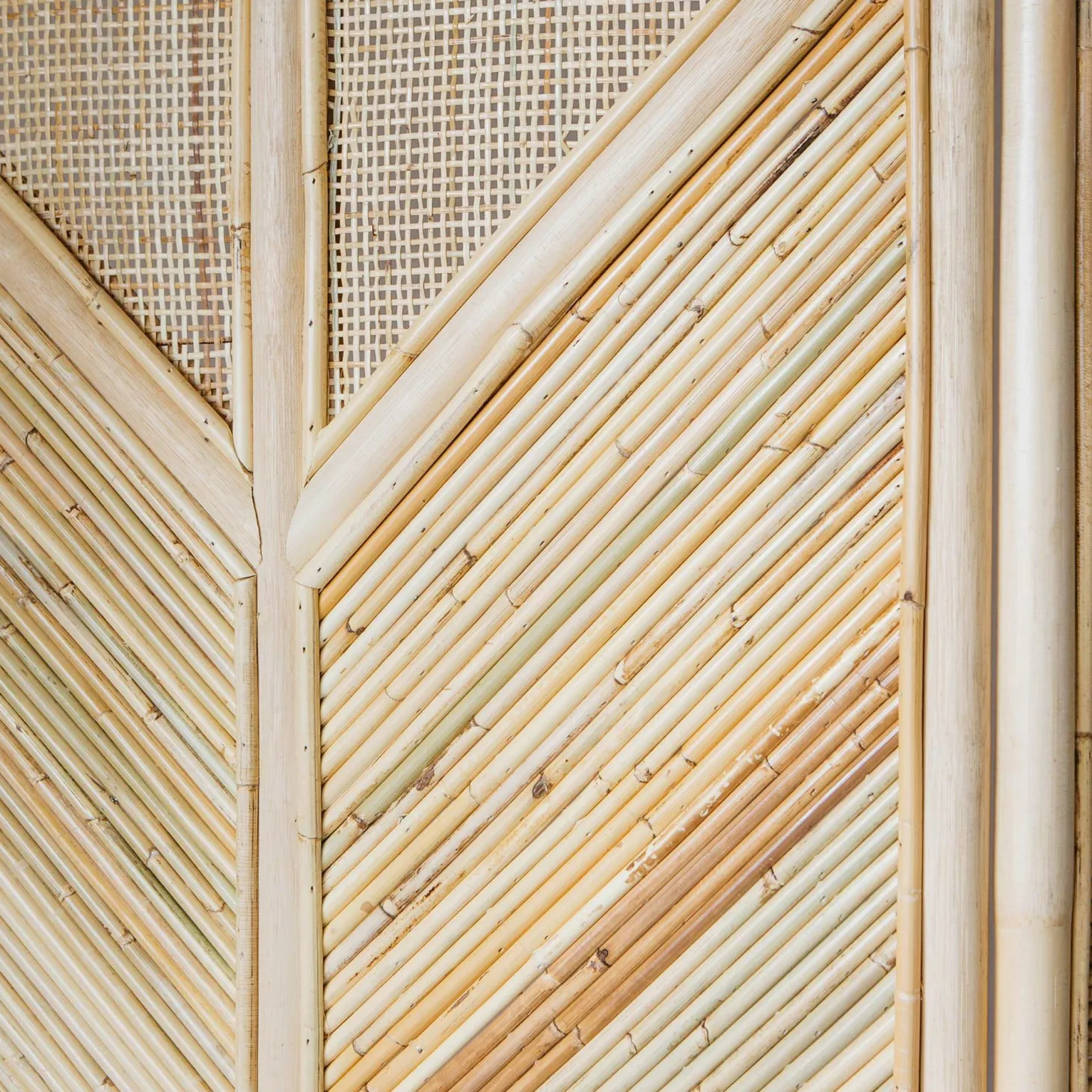 Natural Rattan Arched Screen