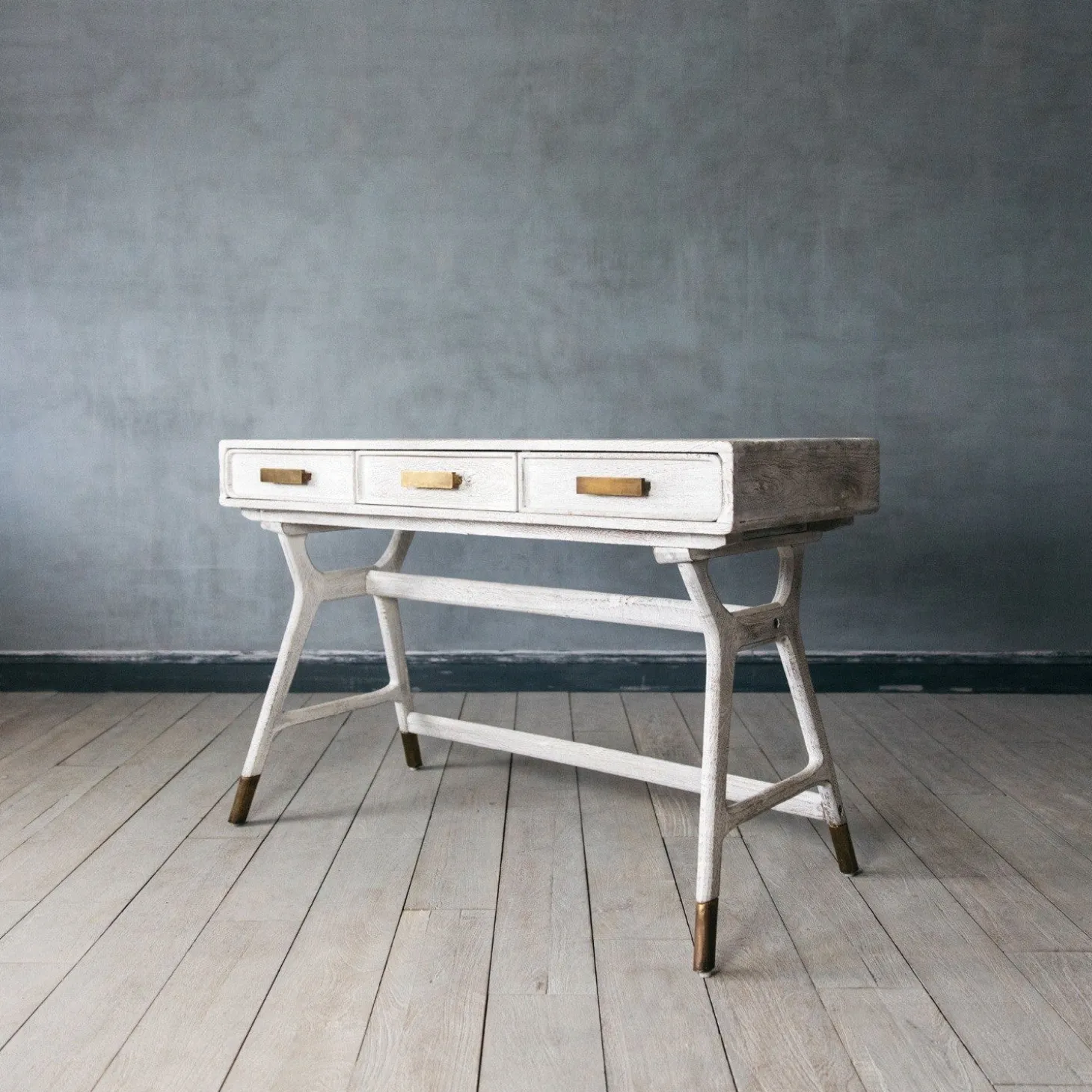 Sandblasted Nordic Desk