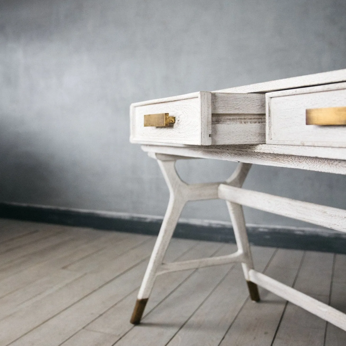 Sandblasted Nordic Desk