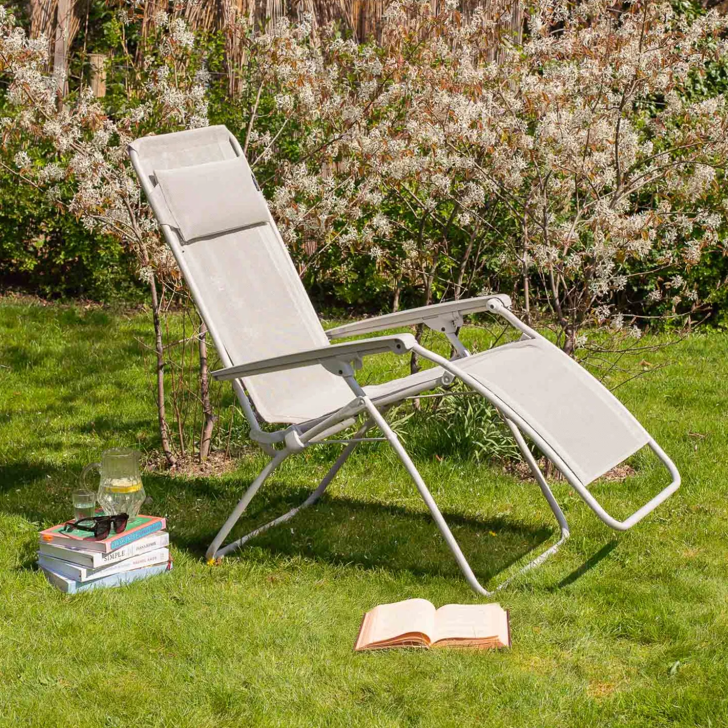 Seigle White Reclining Garden Chair