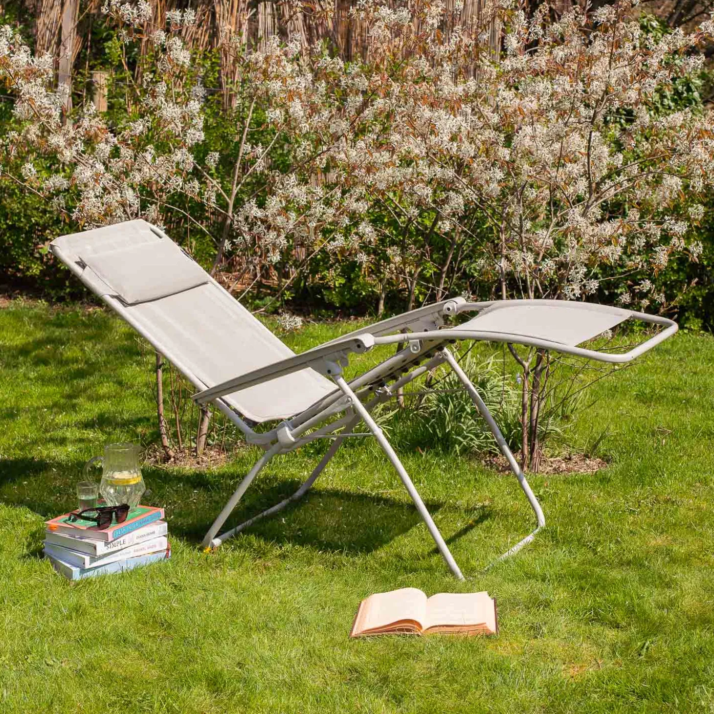 Seigle White Reclining Garden Chair