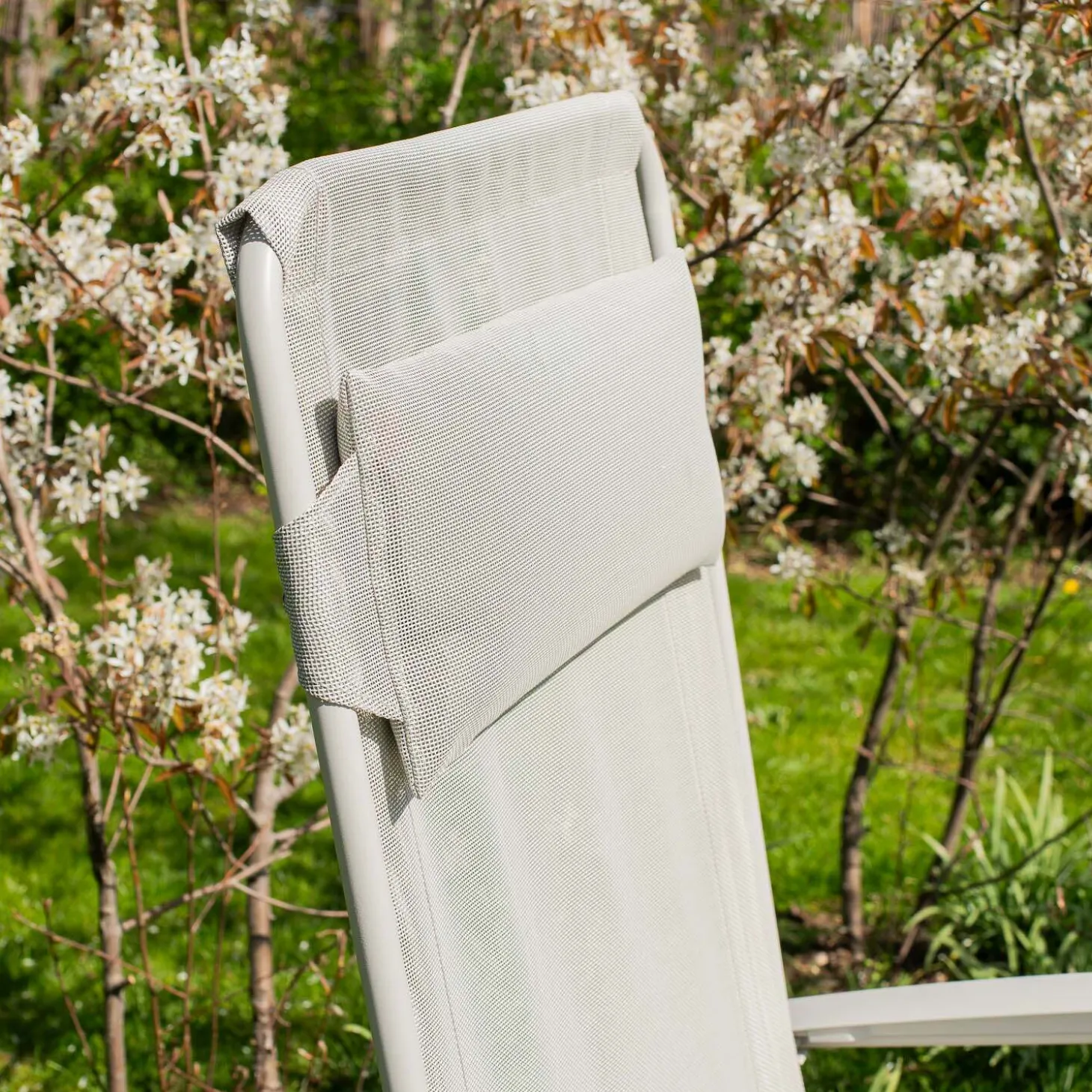 Seigle White Reclining Garden Chair