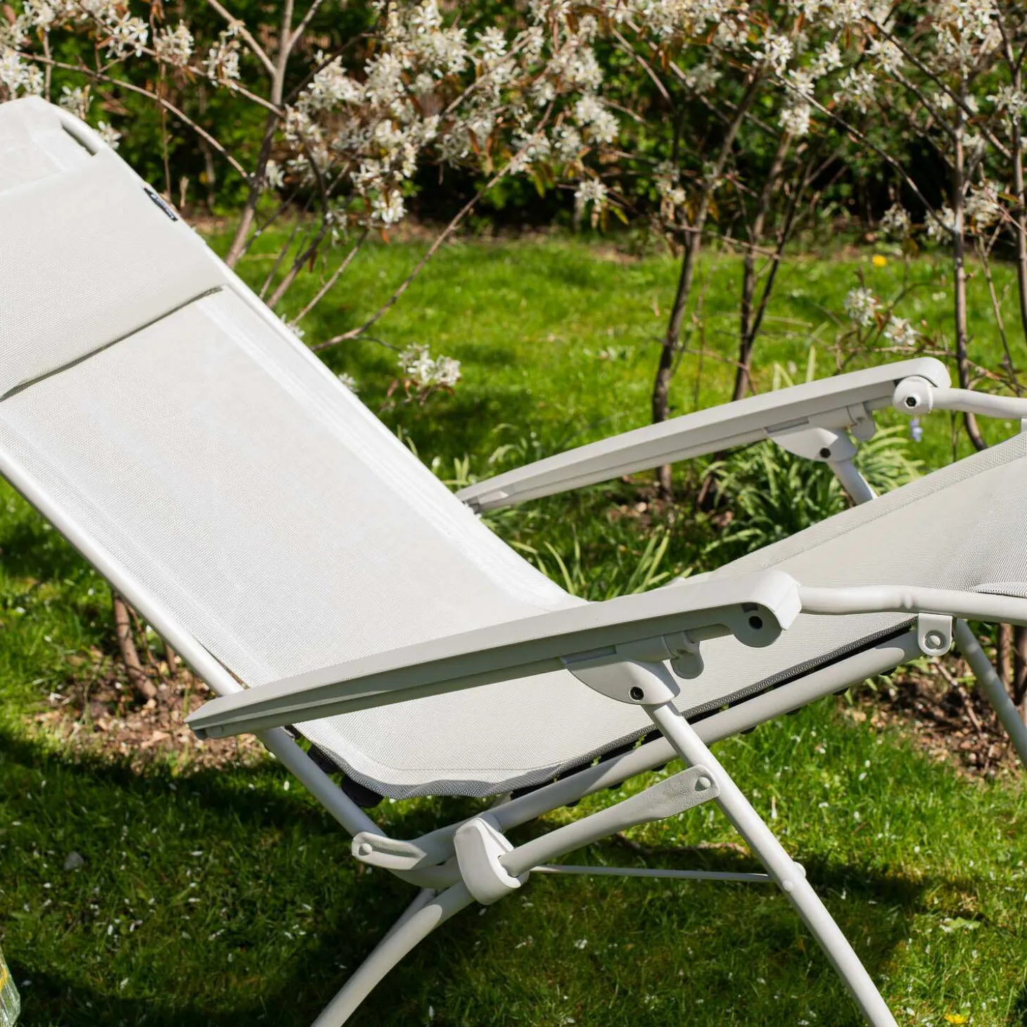 Seigle White Reclining Garden Chair