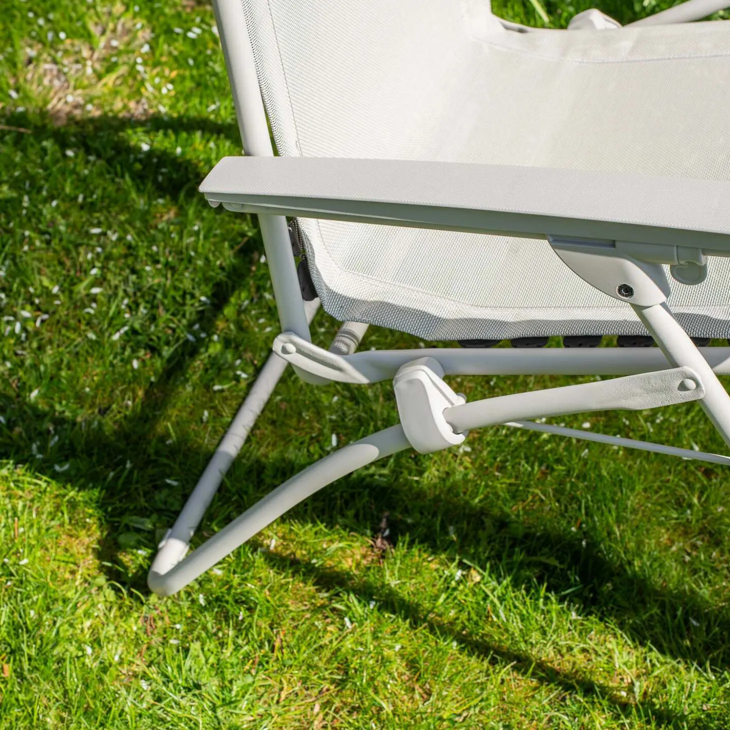 Seigle White Reclining Garden Chair