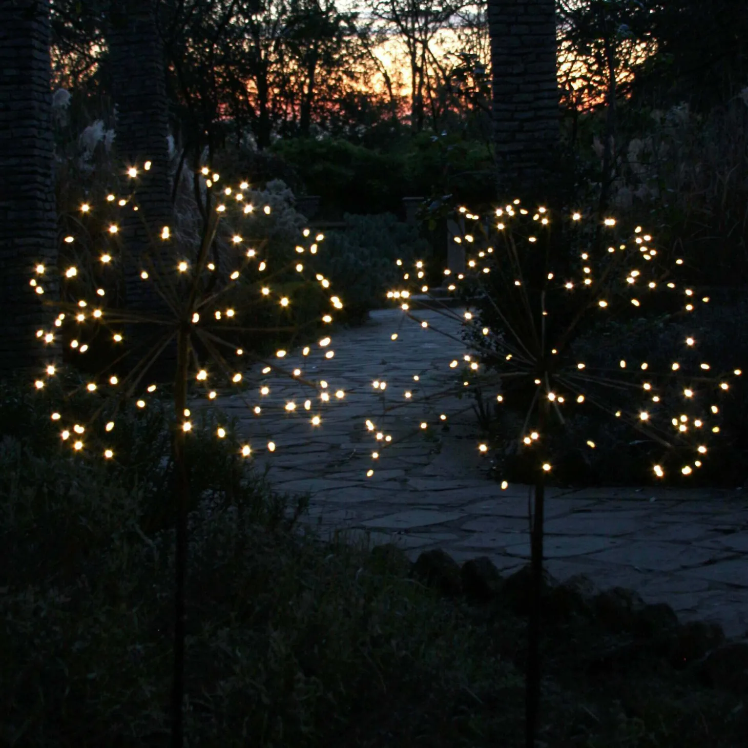 Small Outdoor Dandelion Light