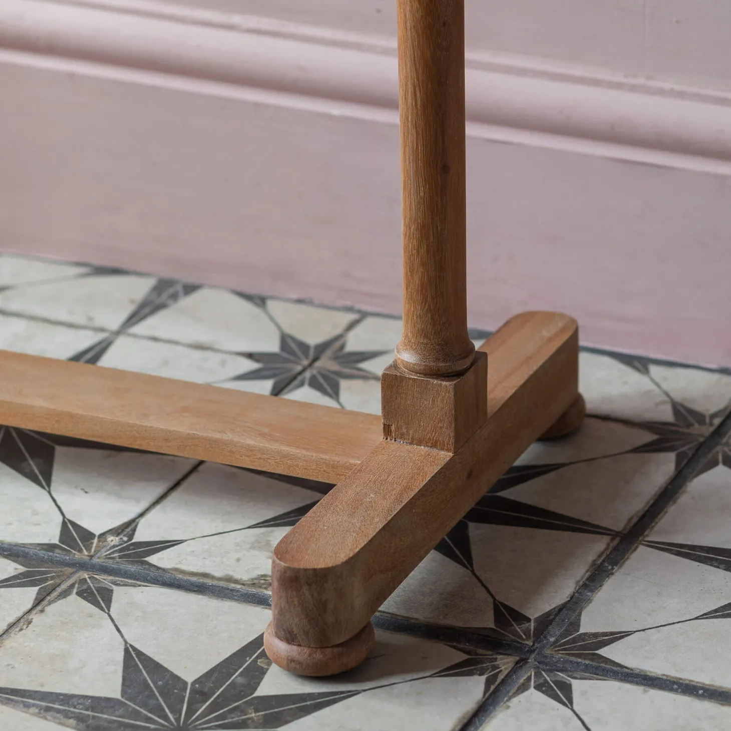 Triple Rung Towel Stand