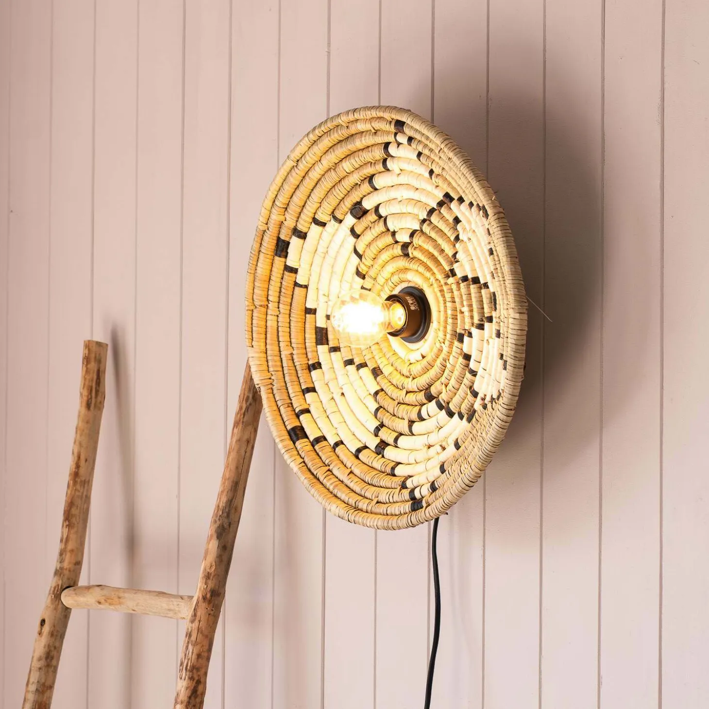 White Seagrass Plate Wall Light