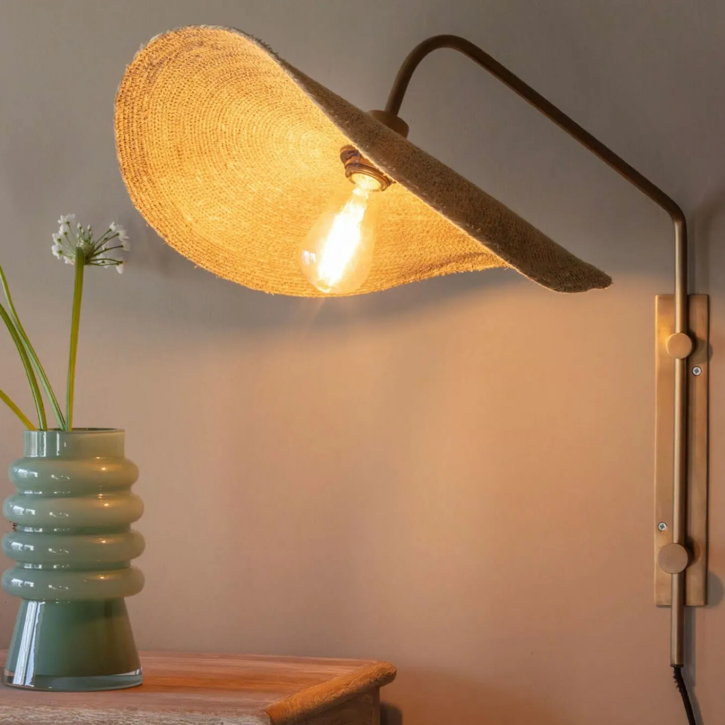 Zinnia Wall Lamp
