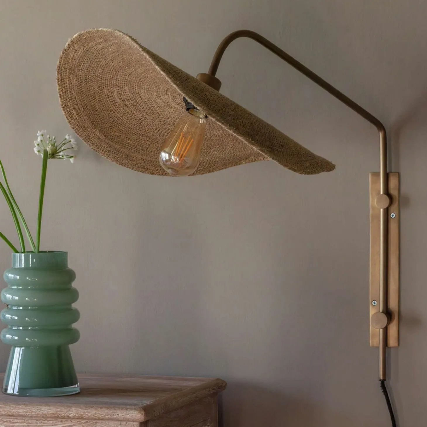 Zinnia Wall Lamp